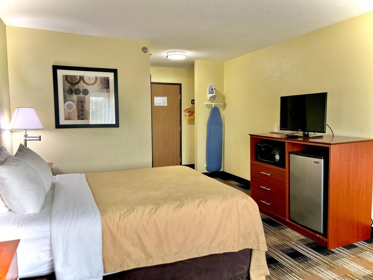 Quality Inn & Suites Wisconsin Dells Downtown - Waterparks Area Bagian luar foto