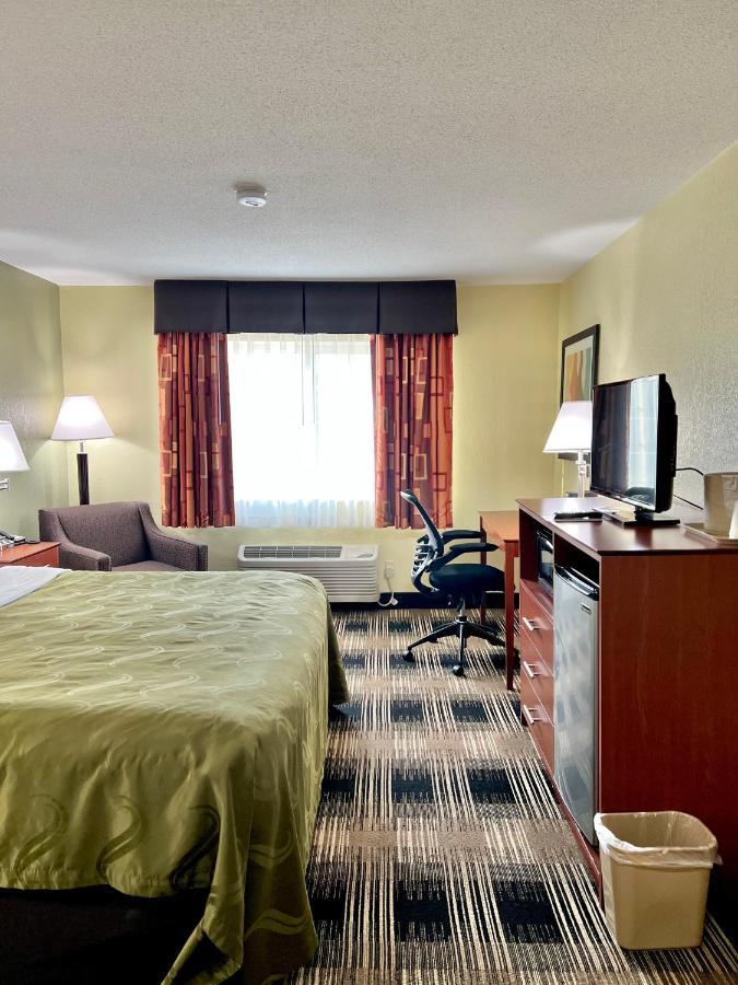 Quality Inn & Suites Wisconsin Dells Downtown - Waterparks Area Bagian luar foto