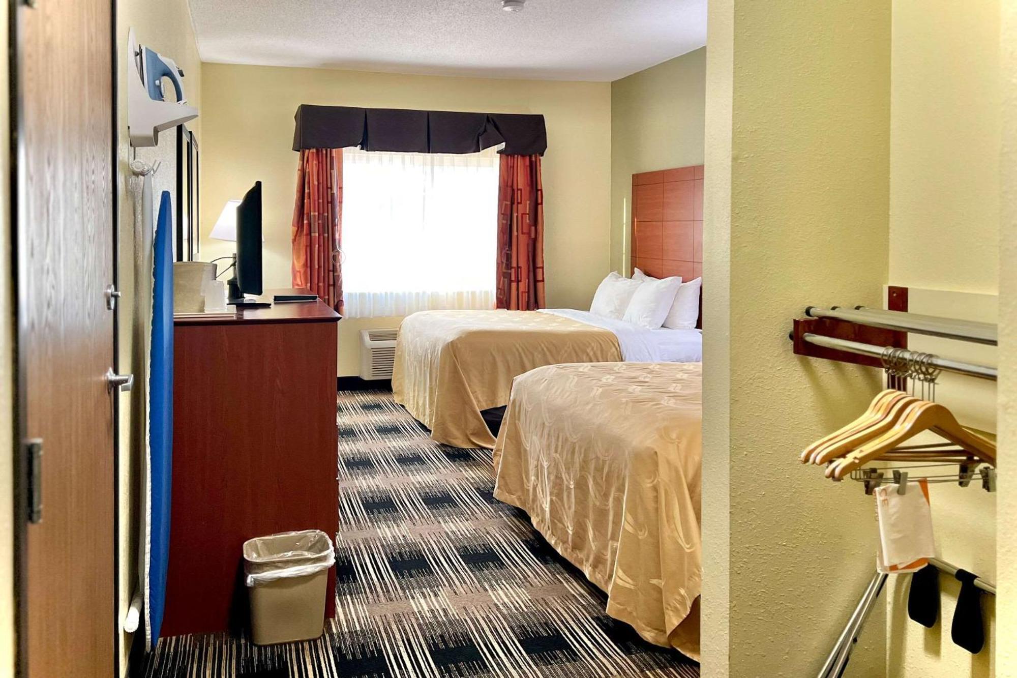 Quality Inn & Suites Wisconsin Dells Downtown - Waterparks Area Bagian luar foto