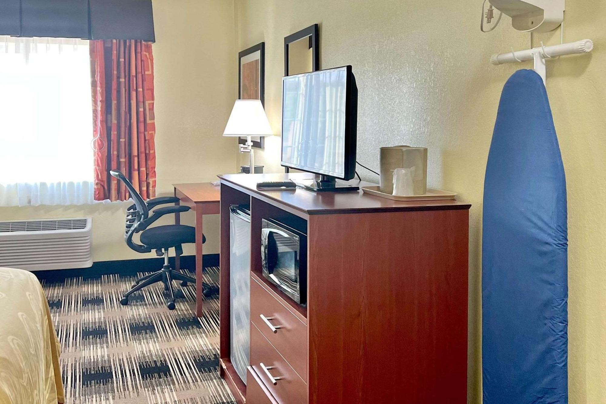 Quality Inn & Suites Wisconsin Dells Downtown - Waterparks Area Bagian luar foto