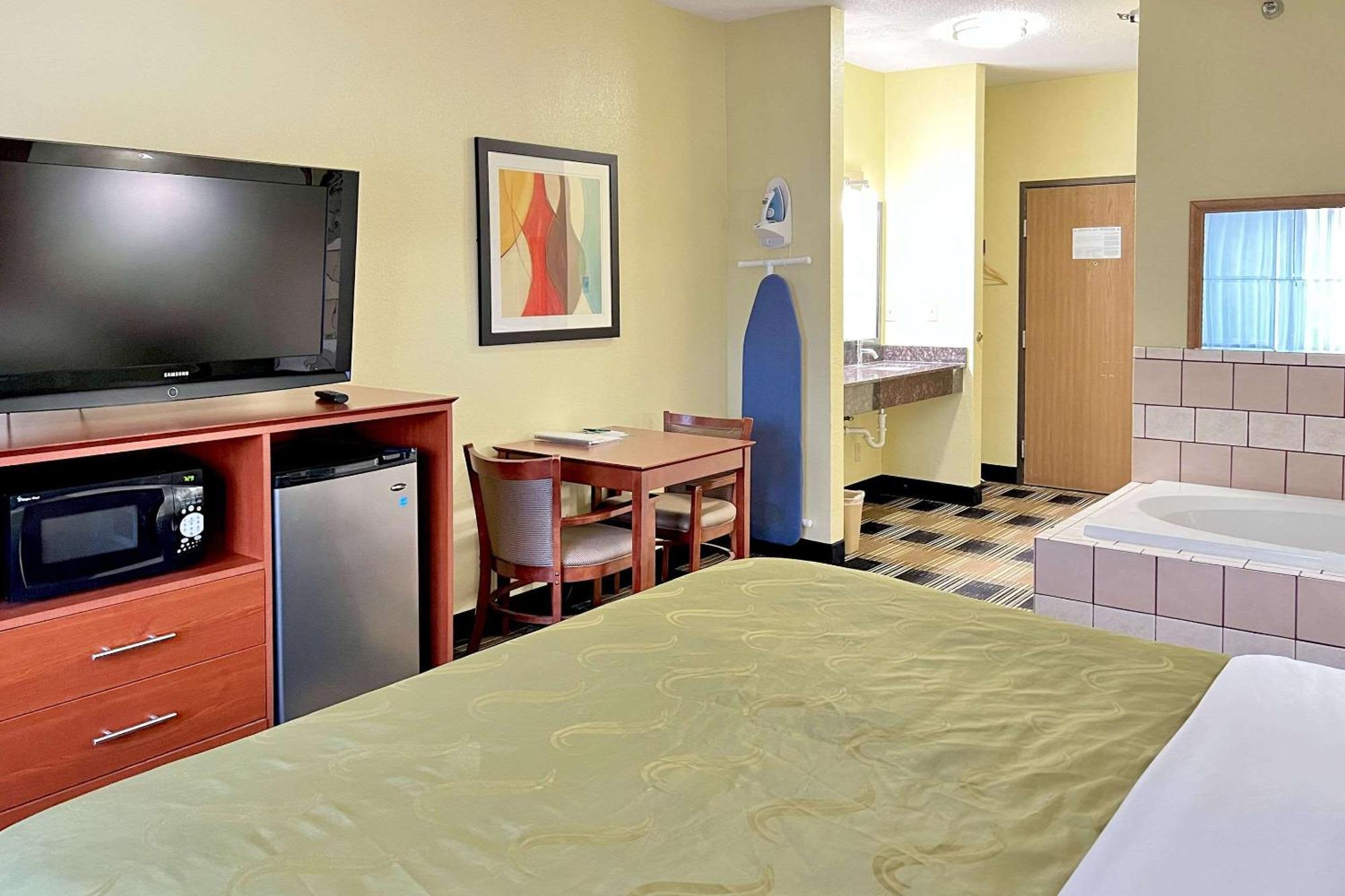Quality Inn & Suites Wisconsin Dells Downtown - Waterparks Area Bagian luar foto